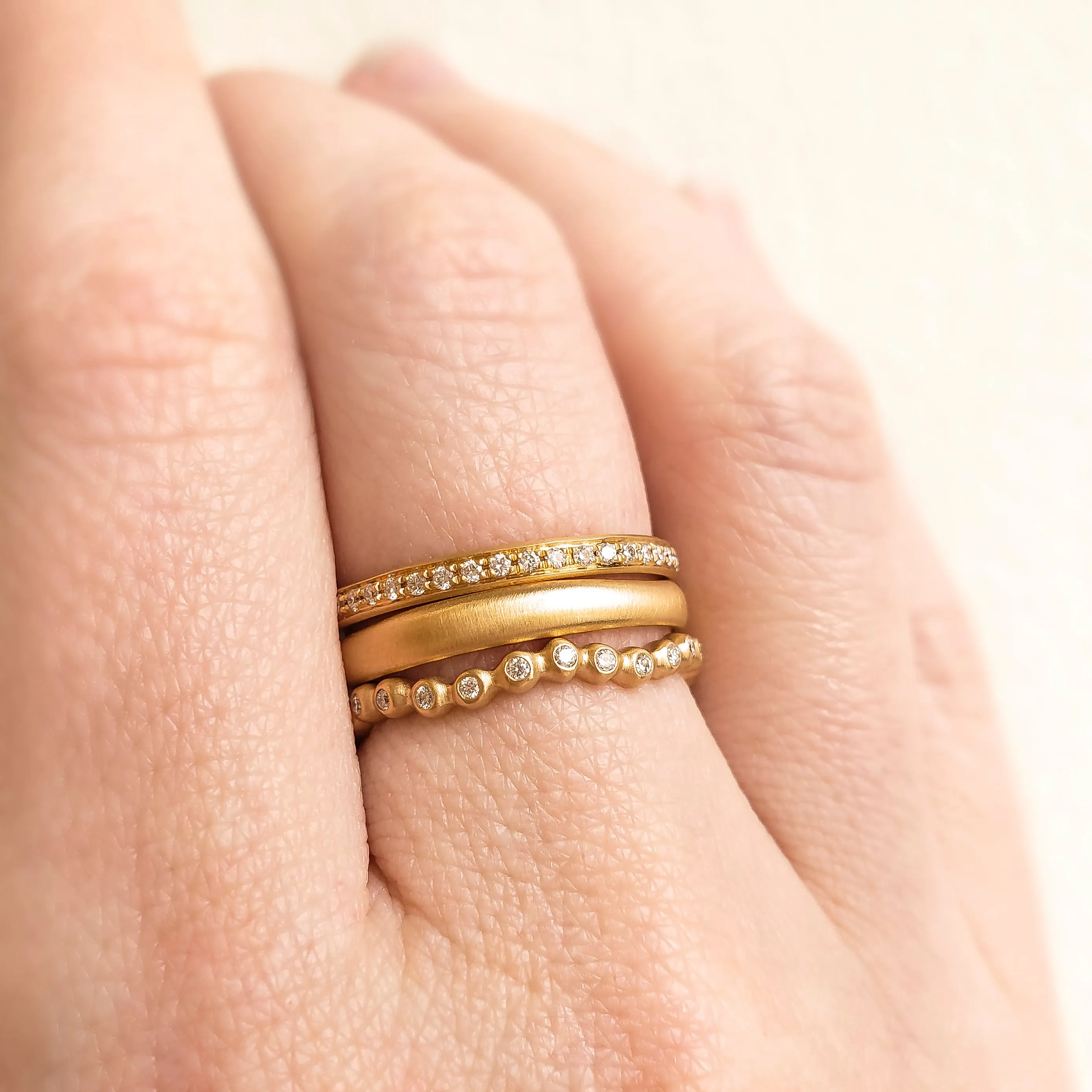 Narrow Wavy Band