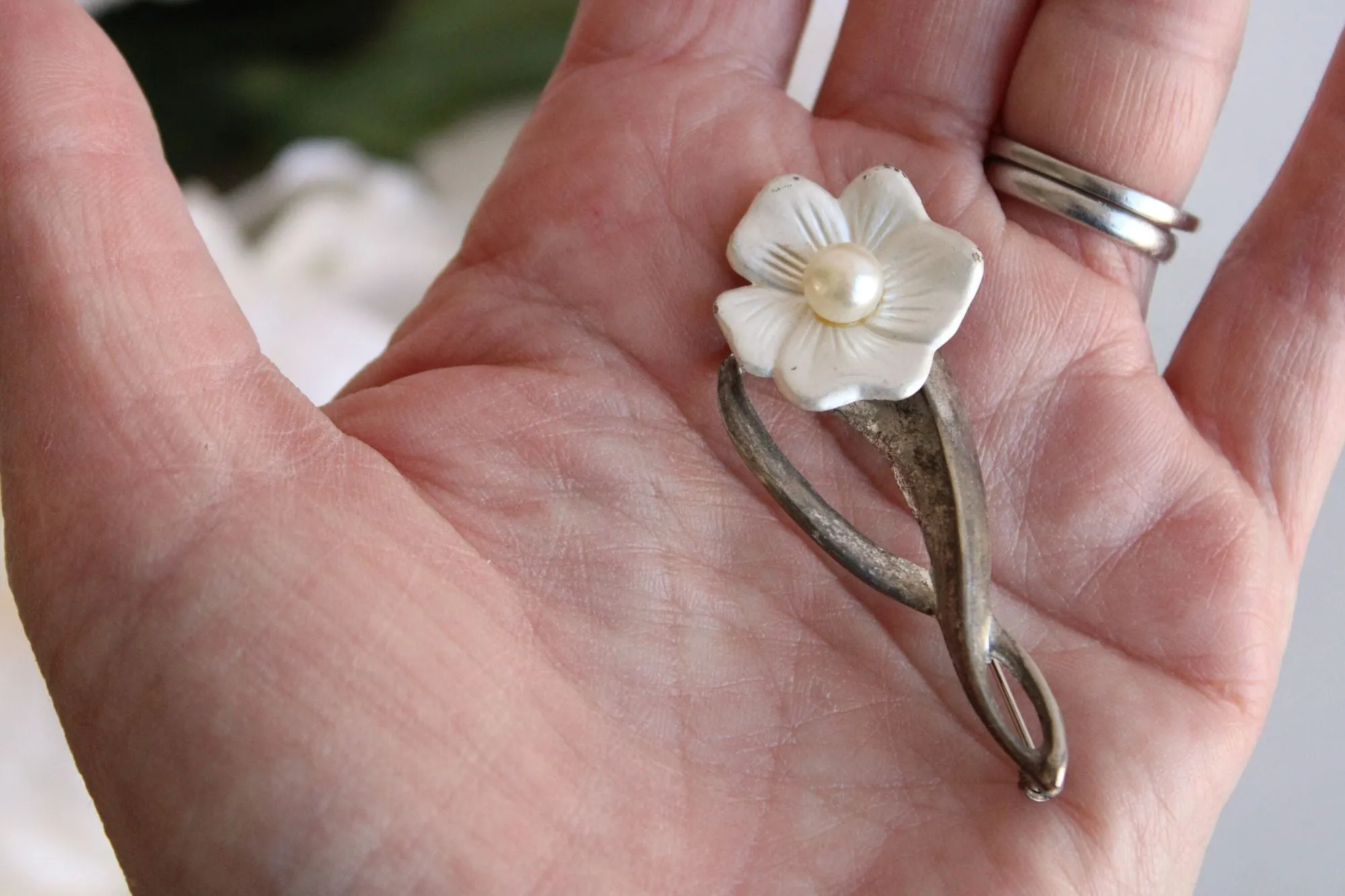Vintage 1940s 1950 White Flower Brooch