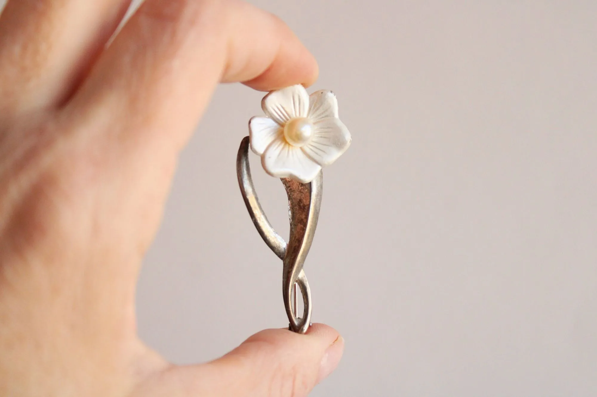 Vintage 1940s 1950 White Flower Brooch